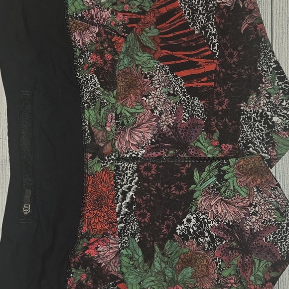 Lululemon Women's Run Times Short II Zen Garden Black Size 6 - Picture 5 of 7